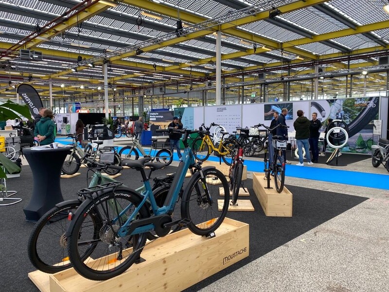World of eMobility drukt pauzeknop in