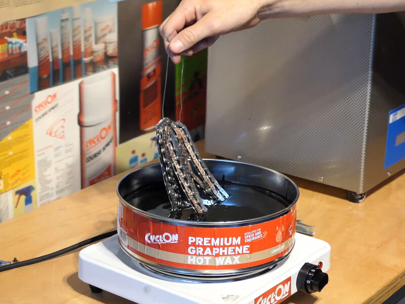 CyclOn introduceert Premium Graphene Hot Wax kettingwax